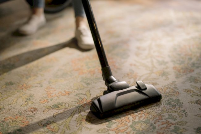 Why is fall the ideal season for carpet cleaning ?