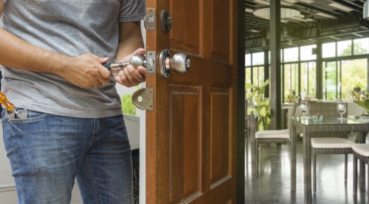 Eight Tips to Choose a Good Locksmith Professional