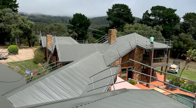 What are the Causes of a Leaking Roof?