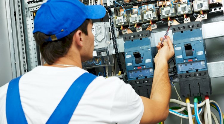 Facing Frequent Electrical Faults? Top Four Benefits Of Hiring A Professional Commercial Electrician