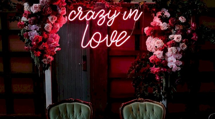 Neon Wedding Signs - Make your Wedding Standout