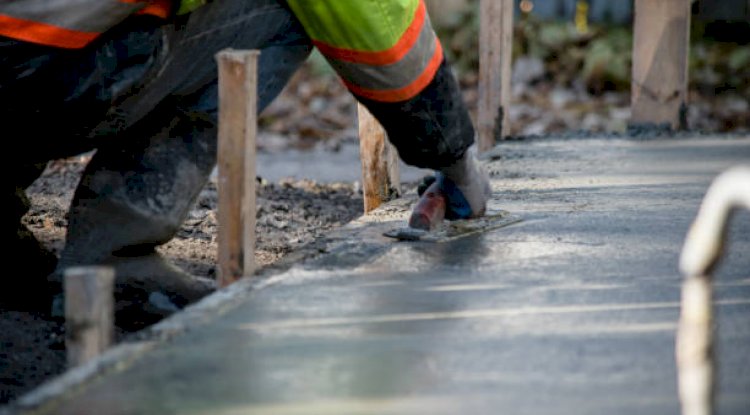 Concrete: a multifaceted building material to be maintained