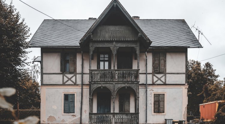 Pros and Cons of Investing in a Fixer-Upper in Virginia