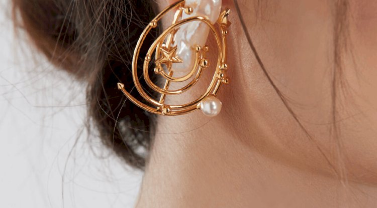 How to Style Outhouse Earrings for a Statement Look?
