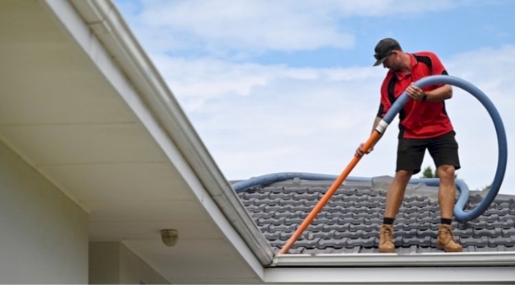 10 Reasons to Hire Professionals for Gutter Cleaning
