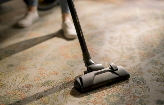 Why is fall the ideal season for carpet cleaning ?