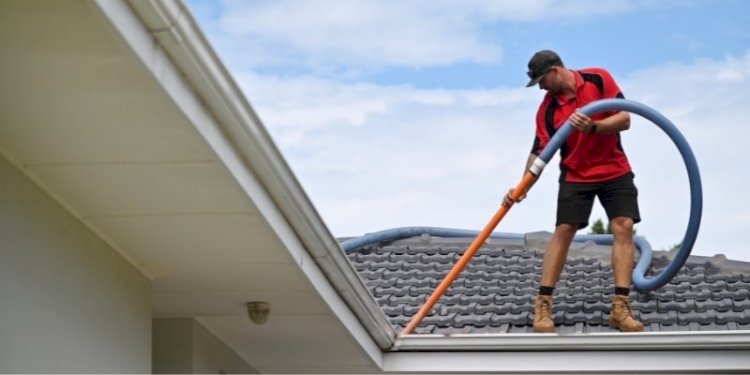 10 Reasons to Hire Professionals for Gutter Cleaning